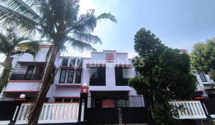 Rumah Gandeng 2 Hook 2 Lantai di Taman Modern, Cakung Rumah Gandeng 2 Hook 2 Lantai di Taman Modern, Cakung