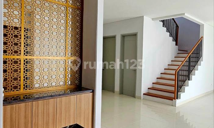 Rumah 2 Lantai Semi Furnished lebar 12 dalam Cluster JGC, Cakung 1