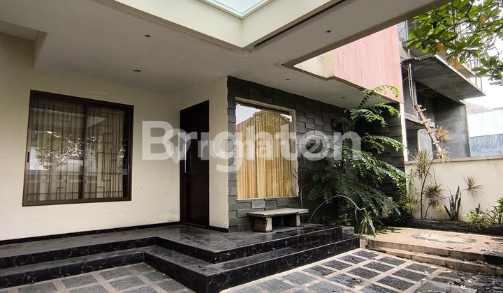 Rumah Wisata bukit mas wiyung royal palais Rumah Wisata bukit mas wiyung royal palais