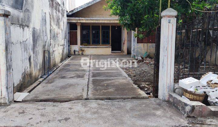 Rumah lama di perumahan Karya Bakti dekat alun alun pasuruan 1