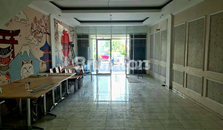 Paris Junction shop house on the side of the road in the Bukit Mas Wiyung tourism housing estate, Barar, Surabaya. 2