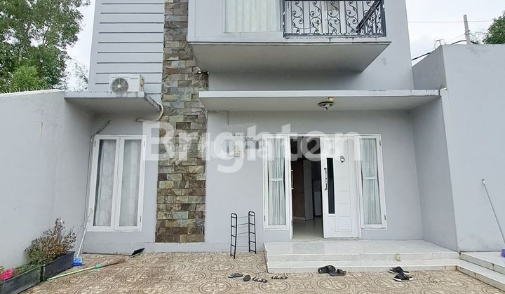 Two-story house in Balikpapan Regency housing near the airport. Two-story house in Balikpapan Regency housing near the airport.