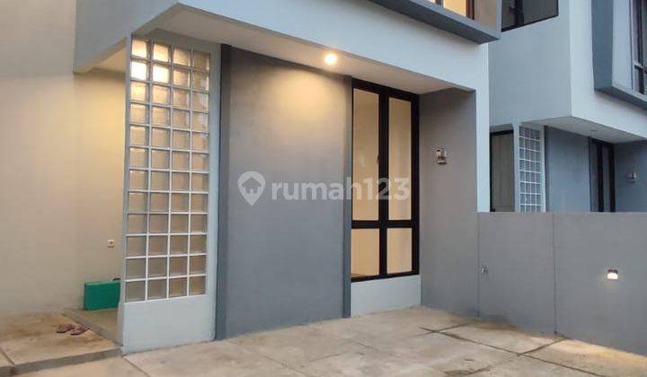 Dijual Rumah Baru 2 Lantai SHM di Margacinta 1