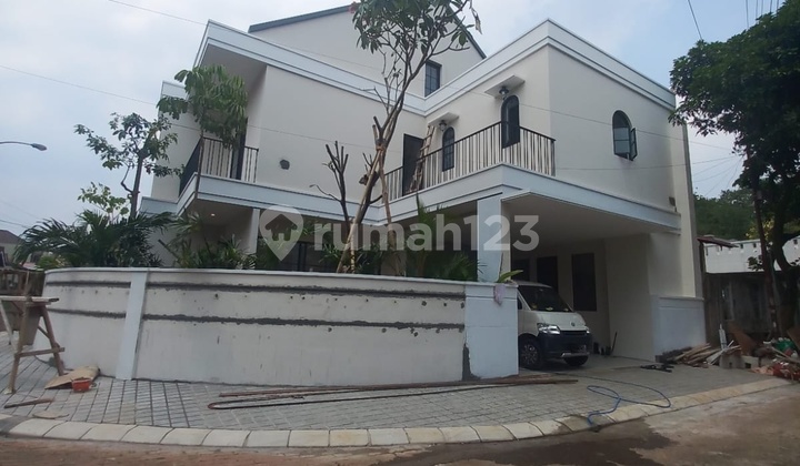 Two-Story Golden Loka Hook BSD House Semi-Furnished