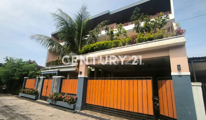 Beautiful Modern House In Batu Indah Buah Batu