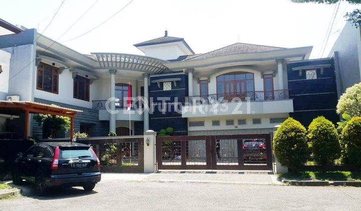 Rumah Super Lux dan Lingkungan Nyaman di Batununggal Elok 1