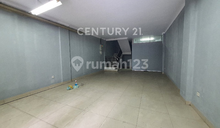 3-Storey Ready-to-Use Shop House in HOLIS REGENCY Bandung