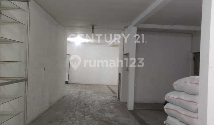 Shop House Suitable for Showroom, Main Road Location on Jamika Street, Bandung 2