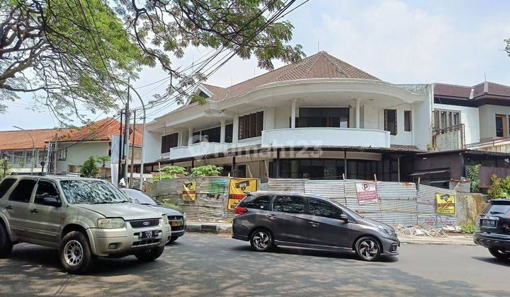 Dijual rumah di Jalan cihapit Butuh Renovasi 3 Lantai  1