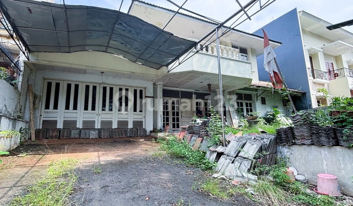 Rumah Tua Hitung Tanah Di Kawasan Elite Pondok Indah, Jakarta Selatan