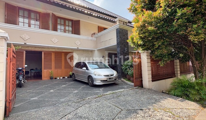 FOR SALE] - CHARMING WELL-MAINTAINED HOUSE WITH A SPACIOUS BACKYARD IN BINTARO, SOUTH TANGERANG