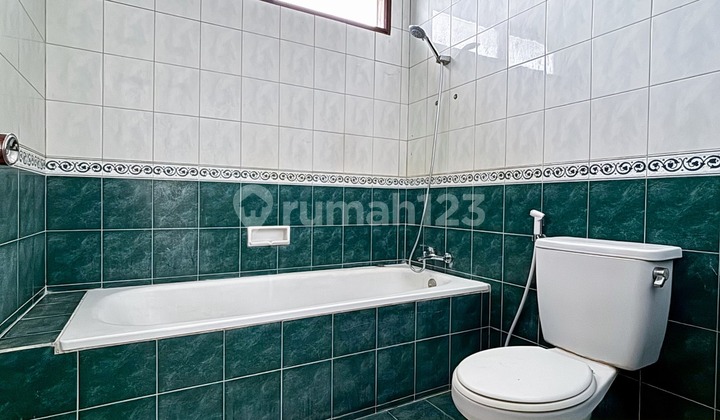 For Sale Rumah Asri Dalam Komplek Posisi Hoek Di Rempoa, Tangerang Selatan 2