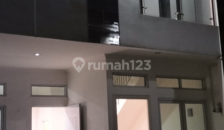 2-Story House in City Center Ready to Occupy Within Cluster Near Paskal Hypersquare Good House SHM in Town House, Jl. Andir, Dungus Cariang, Andir, Bandung City, West Java, Indonesia, 40183, Sudirman