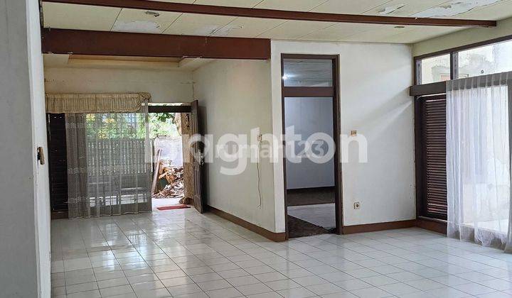 RUMAH TENGAH KOTA LUAS 300 METER BISA BUAT KANTOR SAYAP RAJAWALI SHM KOSONGAN DEKAT BPK SUDIRMAN 1