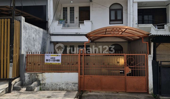 Disewa ******** Rumah 2 Lantai 6X17 Bagus