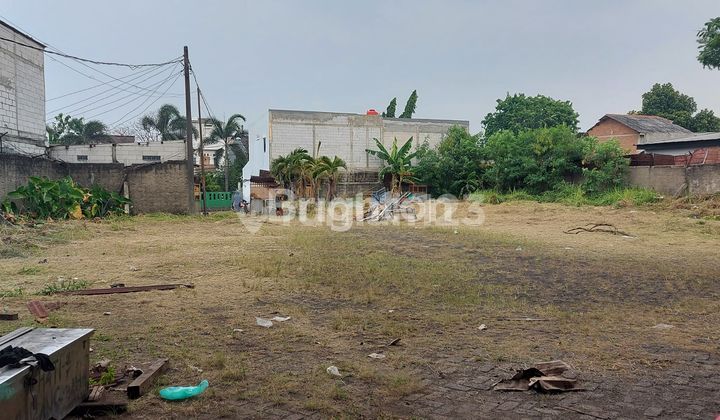 Land and building (former coachwork workshop)