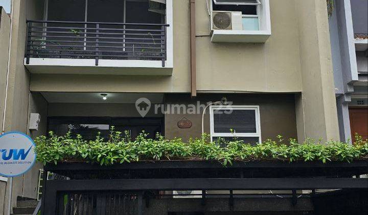 Rumah 2 Lantai di Komplek Setraduta Bandung 1