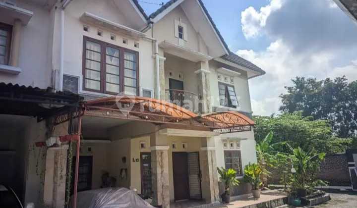 Di Jual Rumah 2 Lantai Dalam Perumahan Mewah Area Jombor Mlati Sleman Jogja Rumah di Jl. Jombor Lor No. 61, Sinduadi, Mlati, Sleman, Daerah Istimewa Yogyakarta, Indonesia, 55284, Sleman SHM Bagus