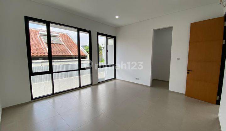 Rumah 2 Lantai Baru Unfurnished SHM di Setra Duta, Bandung 2