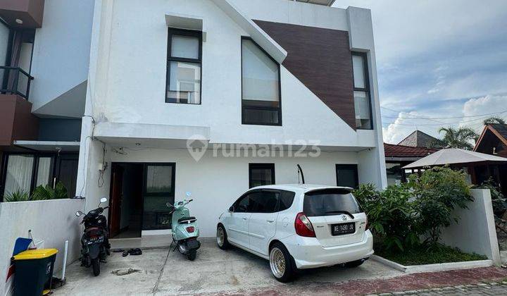 Rumah 3 Lantai Baru SHM di Setiabudi, Bandung 1