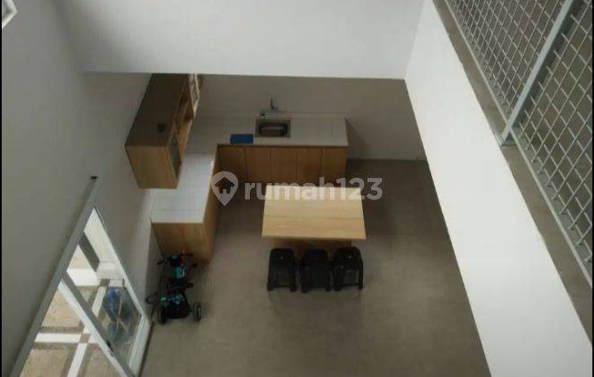 Rumah 2 Lantai Bagus Semi Furnished SHM di Cikutra, Bandung 2