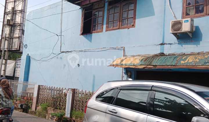 Rumah hook 2 lantai dengan 3 toko dibawahnya, sangat strategis di area bisnis, Duren Sawit  Jakarta Timur 2