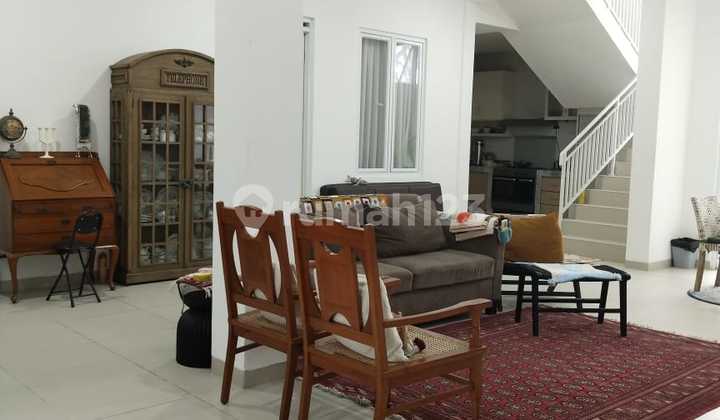 Rumah Bagus Semi Furnished Batununggal, Bandung
