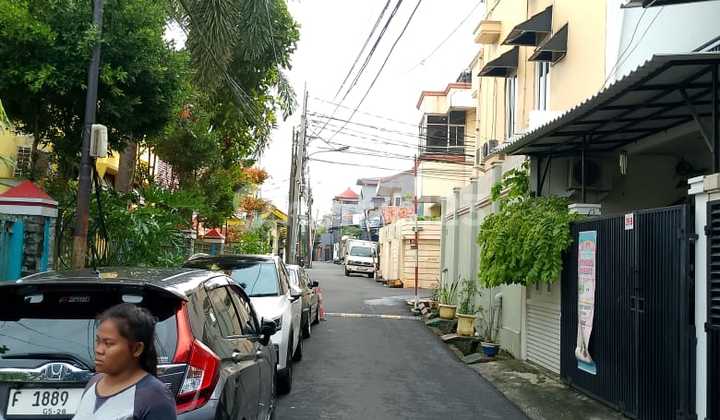 Rumah Lama 2 Lt Luas 147M, Palmerah, Cash Only, untuk Kost 2