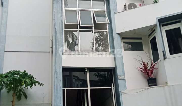 Kost Eksklusif 3Lt Luas 1020M, Jalan Naim, Cipete, Lokasi Premier, Strategis, Cash Only Kost Eksklusif 3Lt Luas 1020M, Jalan Naim, Cipete, Lokasi Premier, Strategis, Cash Only