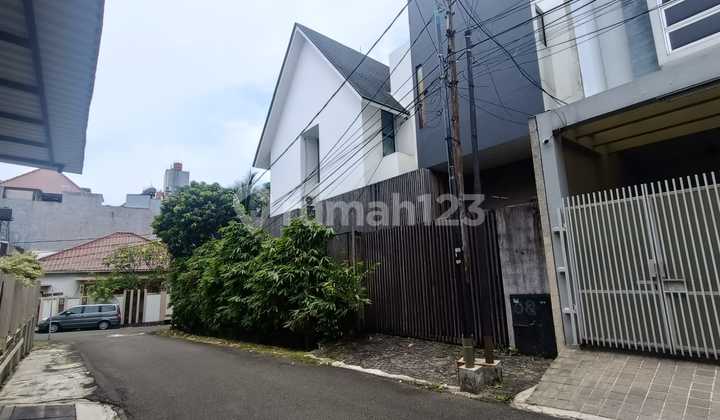 Rumah Siap Huni2lt di Hoek,Luas407m,Taman Radio Dalam, Gandaria Cash Only