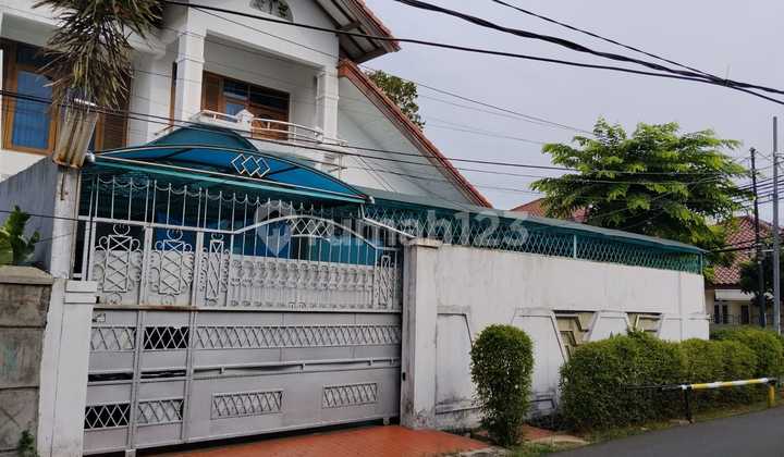Modern 2-story House, 202m² Area, Puri Bintaro Housing Estate, Strategic Location, Cash Only