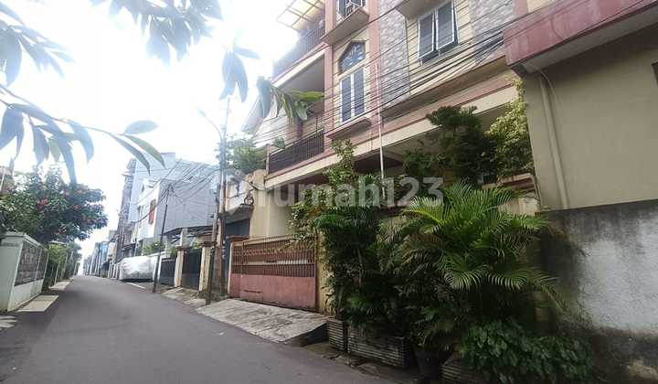 2-Storey Ready-to-Occupy House, 104M Area, Menteng Atas, Cash Only, Strategic Location