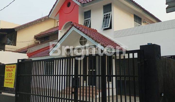 Rumah Cantik dengan Lokasi Strategis di Jalan Raya Utama Villa Melati Mas 1