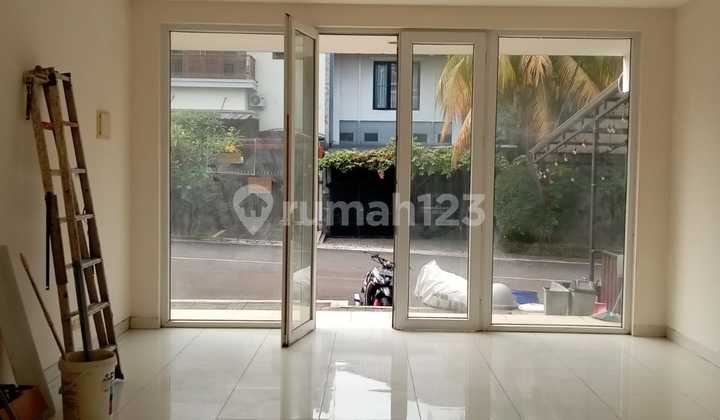 Elite shops at Citra Grand Cibubur. 2