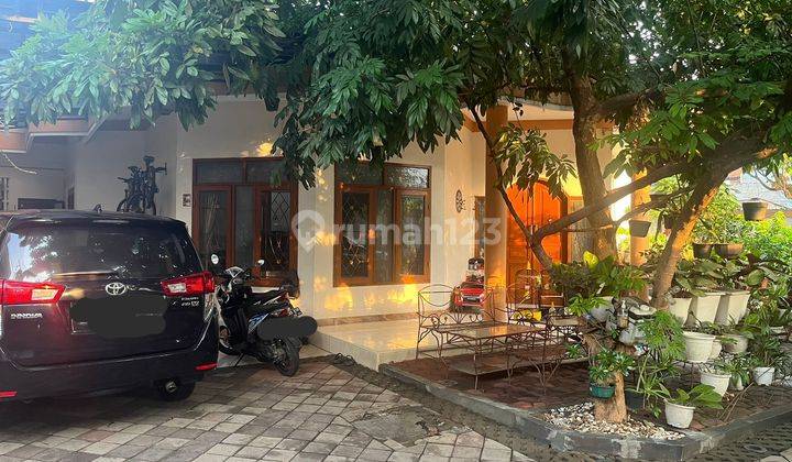 Rumah Dengan Lokasi Strategis Dan Halaman Luas di Kota Bekasi 1
