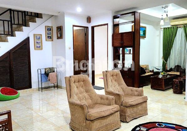 HUNIAN CANTIK 2 LANTAI , AMAN, NYAMAN, FULL FURNISHED, LOKASI SUPER STRATEGIS 2