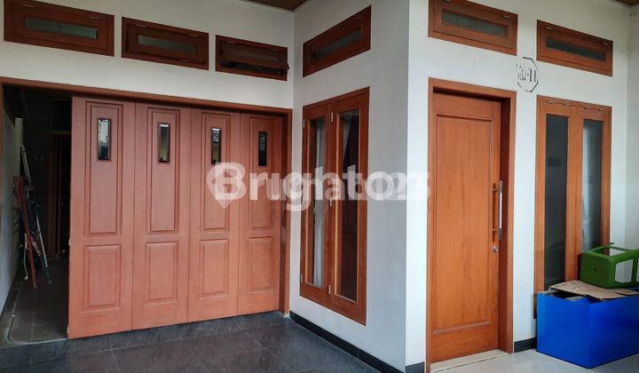 HUNIAN CANTIK 3 LANTAI, BANGUNAN BARU DI LOKASI YG SANGAT STRATEGIS