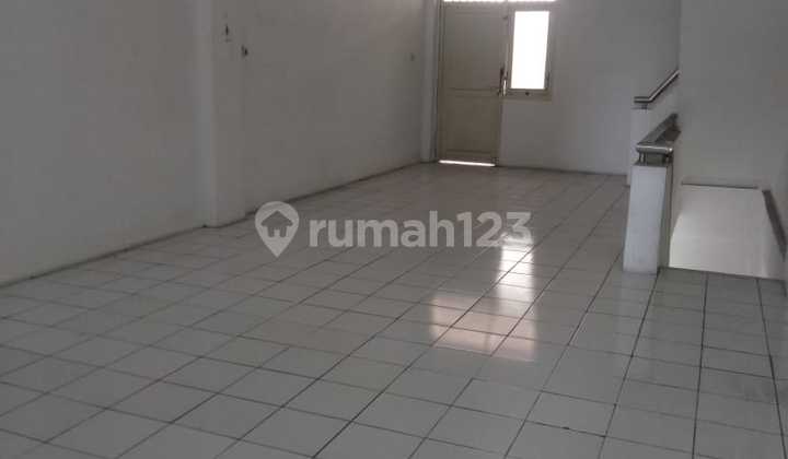 3-Floor Ready-to-Use Shop House. Comes with Rooftop.