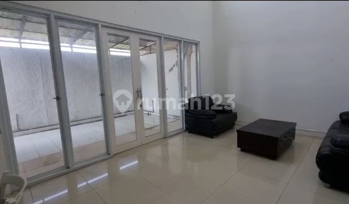 Rumah 2 Lantai Full Furnished Siap Pakai di Semarang Barat 2
