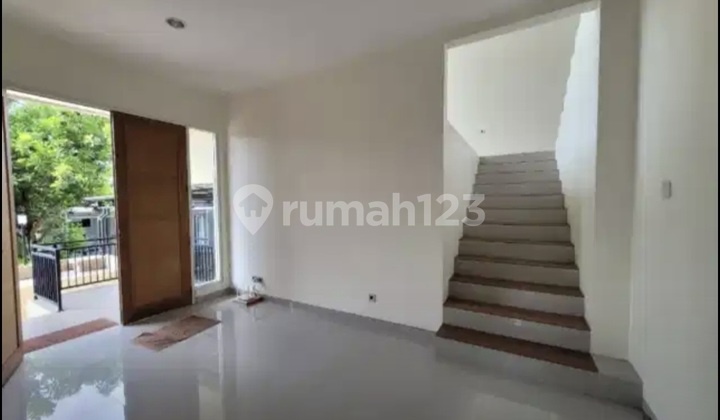 Rumah 2 Lantai Siap Pakai Semi Furnished di Candi Golf 2