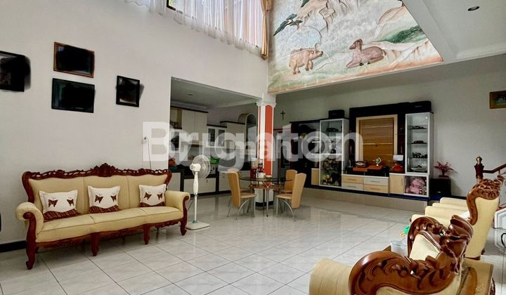 RUMAH 2,5 LANTAI SIAP PAKAI DI TANAH MAS. FULL FURNISHED DENGAN PERABOT PREMIUM. LOKASI STRATEGIS DEKAT PUSAT KOTA 1