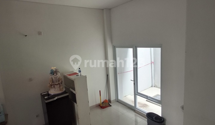 Ruko 2 Lantai (fasad 3 Lantai) Di Adivasa Tanah Mas. Lokasi Strategis Bebas Banjir. Cocok Untuk Kantor, Bank, Restoran Dll 2