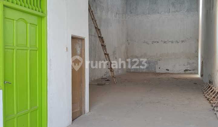 Ready-to-Use Warehouse in an Industrial Area 2