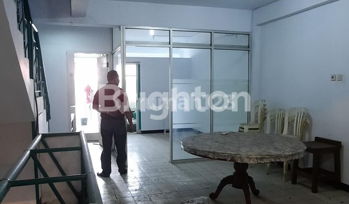 RUKO 3 LANTAI SIAP PAKAI DI SEMARANG TENGAH. BISA DAPAT 2 SISI JALAN 2