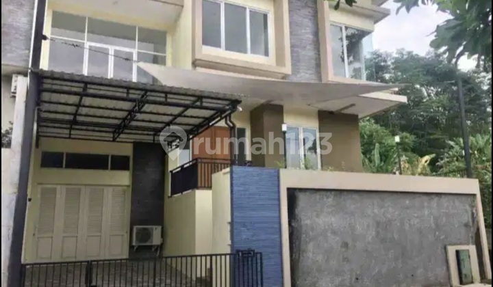 Rumah 2 Lantai Siap Pakai Semi Furnished di Candi Golf