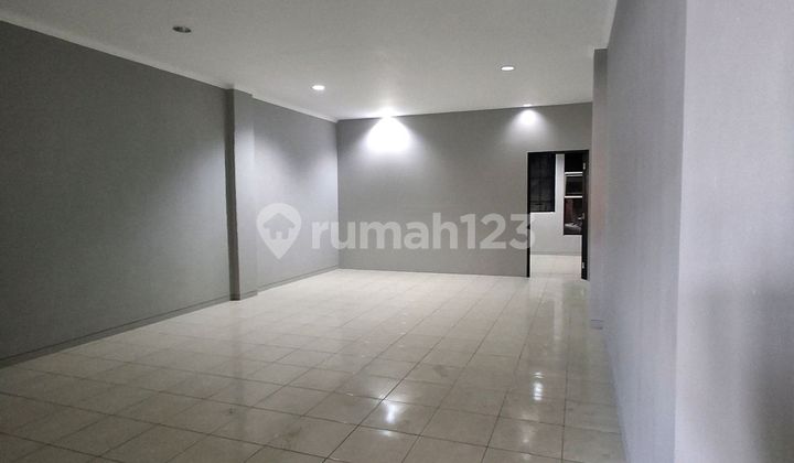 3-STOREY RUKO READY FOR USE IN GAJAHMADA. SUITABLE FOR ANY BUSINESS. 2