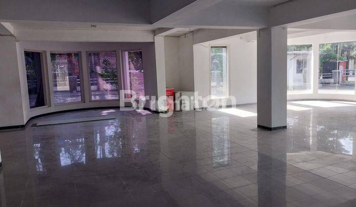GEDUNG SIAP PAKAI BEKAS SHOWROOM. LOKASI STRATEGIS 2