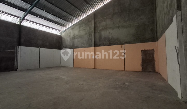 Ready-to-Use Warehouse in West Semarang. Equipped with Loading Dock. 2