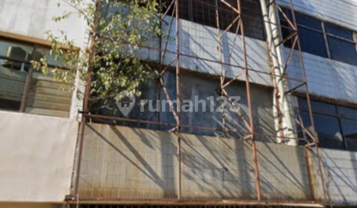 3-Story Shophouse in Central Semarang. Strategic Location. 1