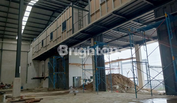 Warehouse with a 3-Storey Office in Candi Industrial Area. The Front Road Has Been Paved. 2